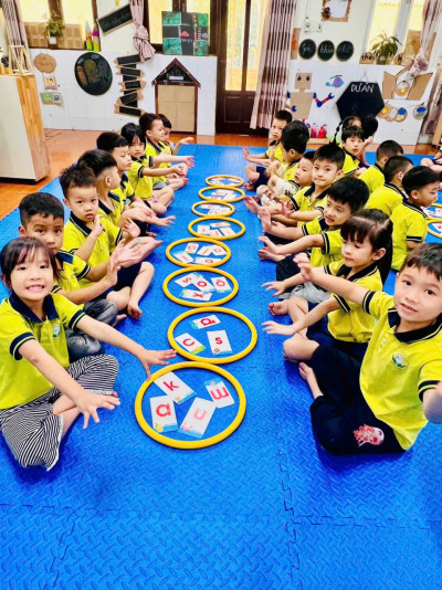 gen h Bé làm quen với chữ cái