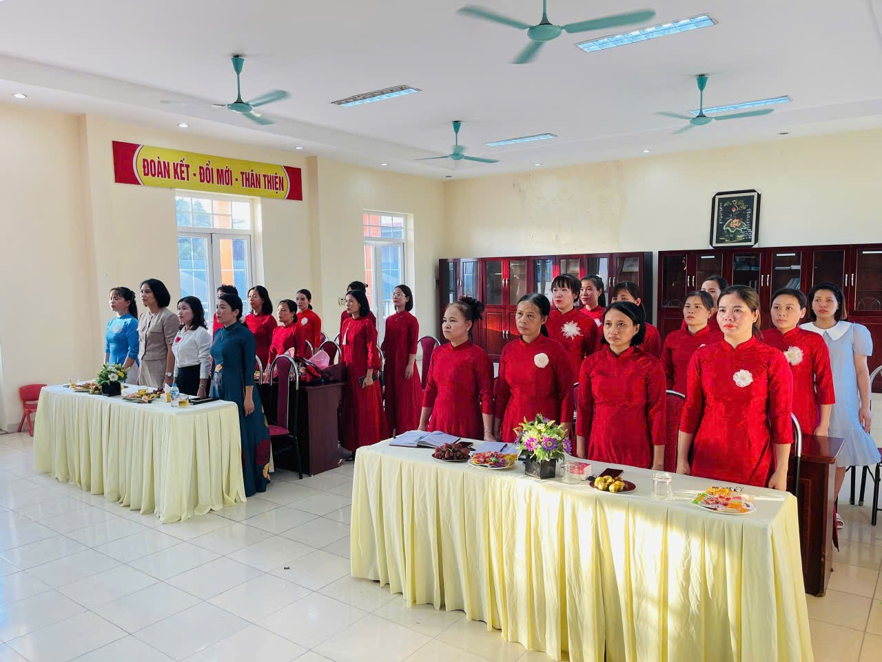 Chi bộ làm lễ chào cờ